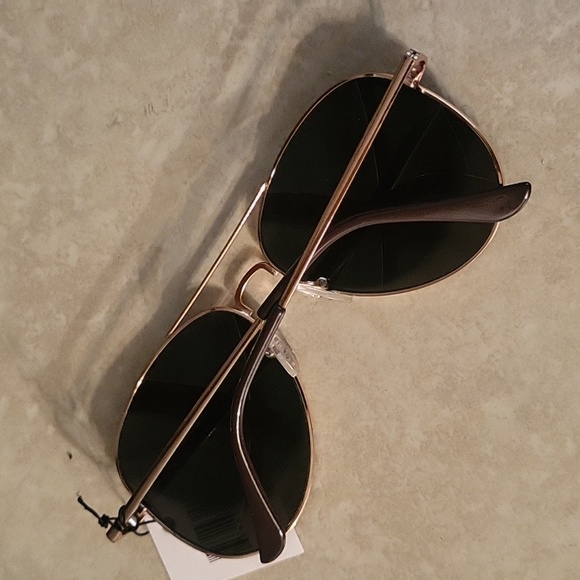 Black shades - Picture 3 of 3